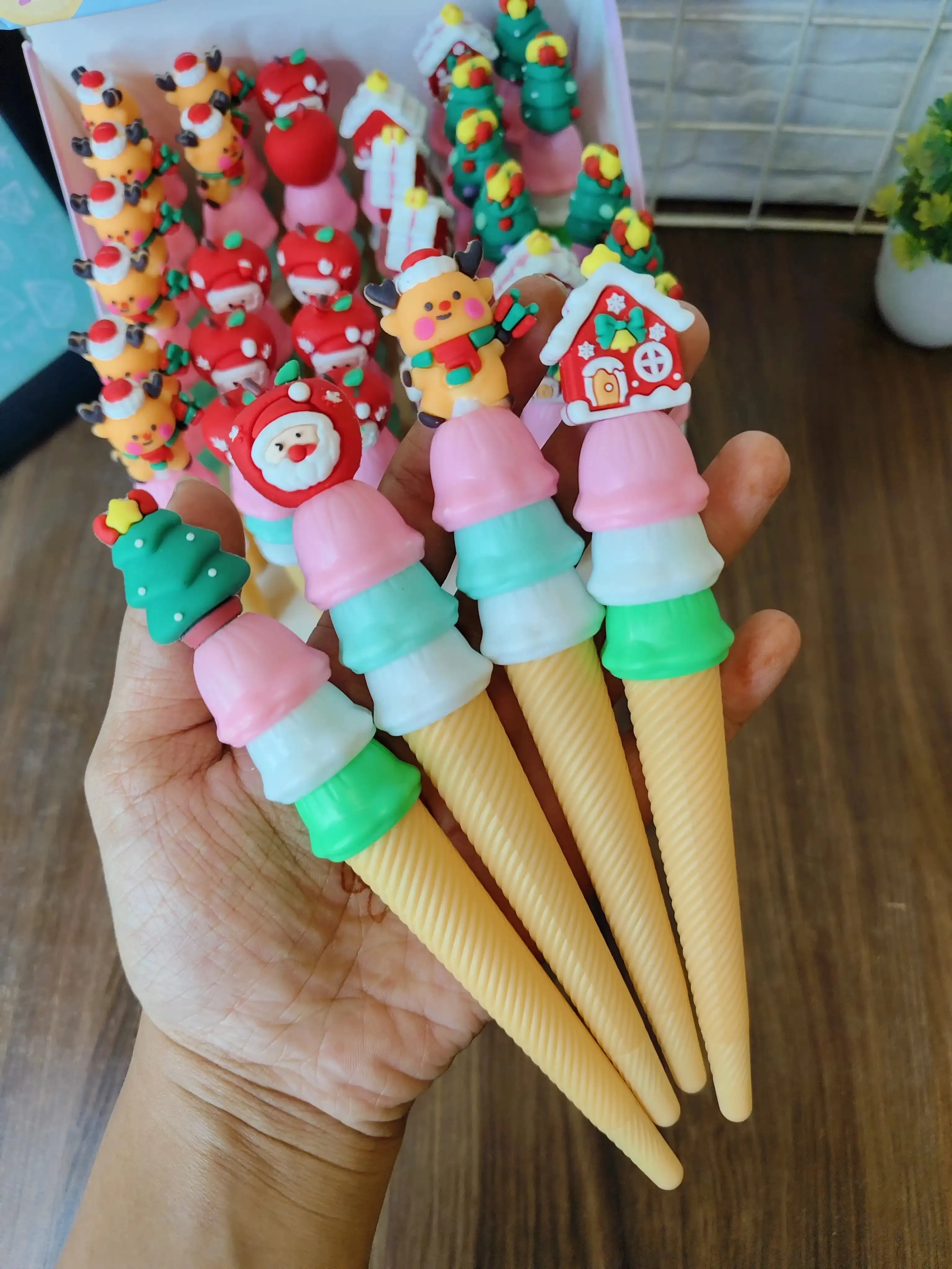 Cute Christmas ice cream pens (assorted)