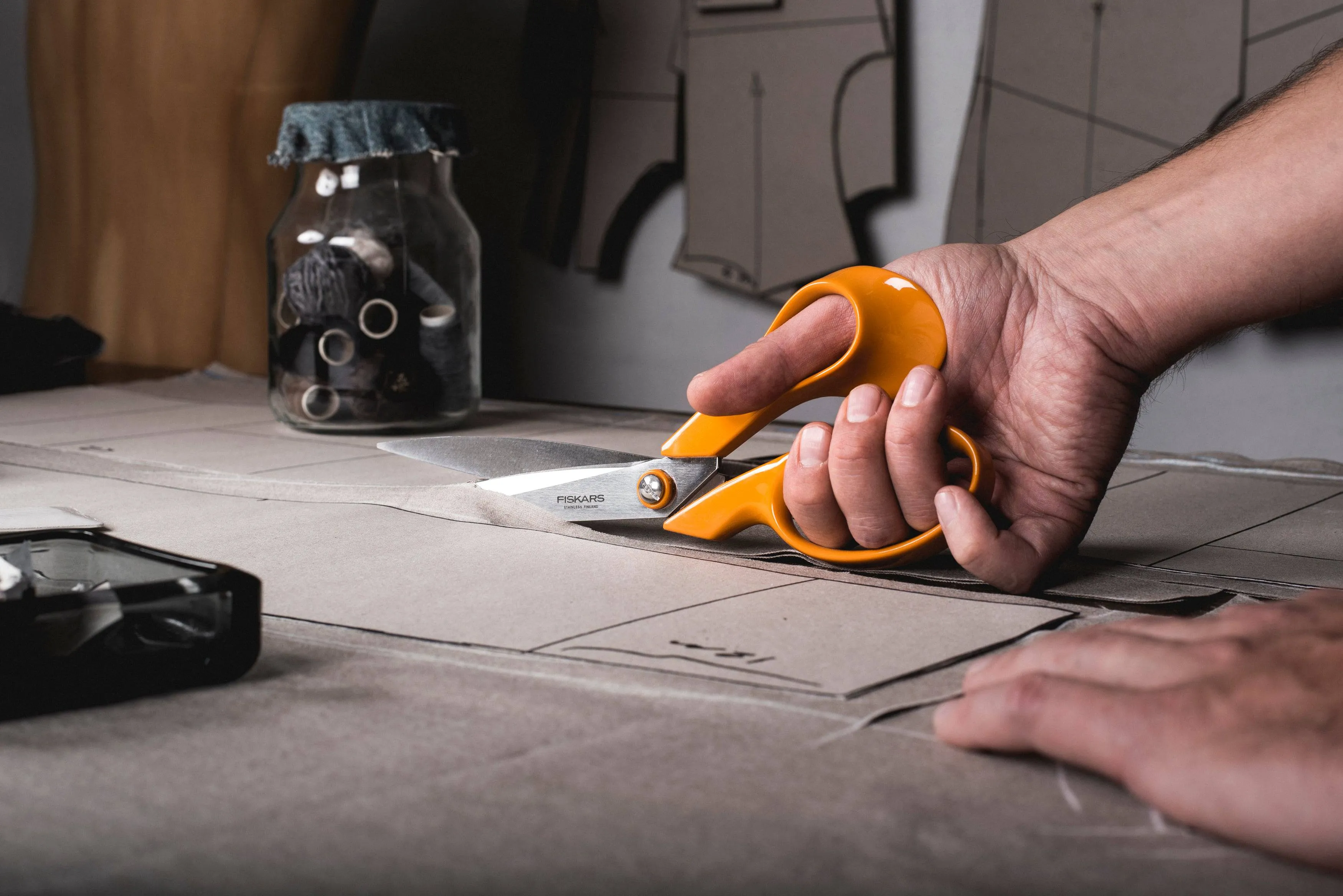 FISKARS Scissors: Classic: TAILORS SHEARS: 27cm or 10.6in - Right Hand Use