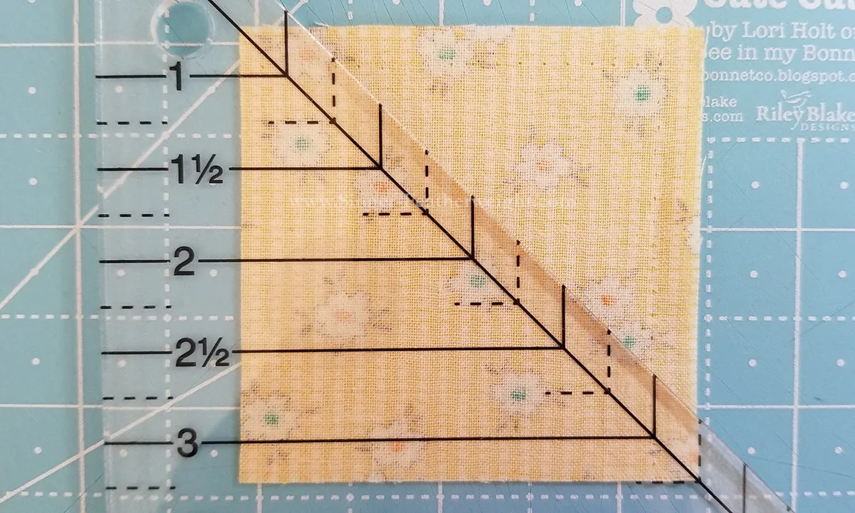 Folded Corner Clipper Ruler by Creative Grids - SMALL